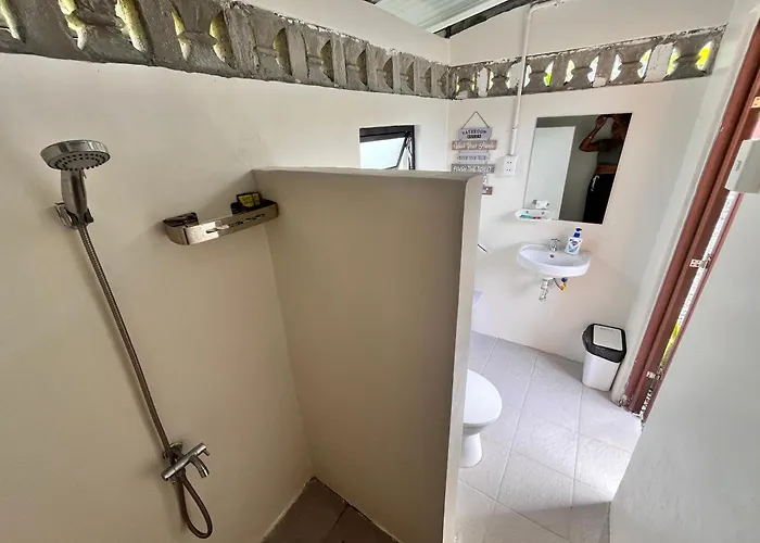 Sondela Lambug 1br Hut 4*